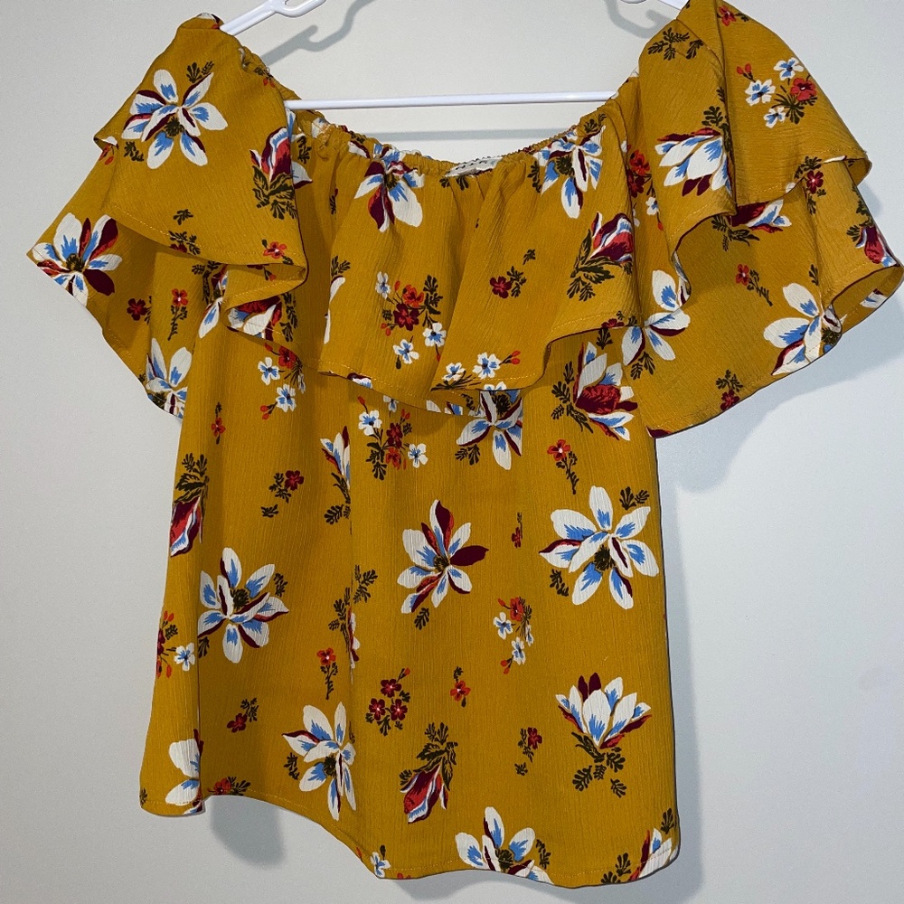 Off The Shoulder Flower Pattern Shirt